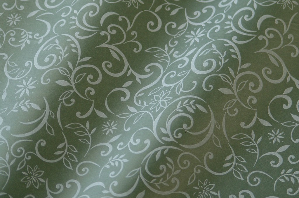 Dekopapier Ornamente weiß auf Salbei · Nr. 56285 – Dekopapierrolle 56285 (50cm breit ca. 7kg)